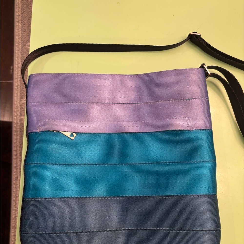 Harveys beetle juice streamline crossbody